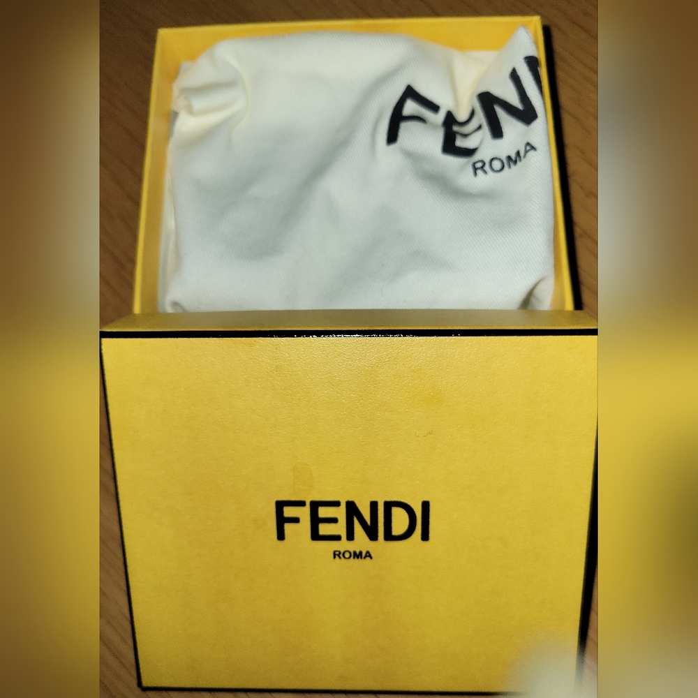 FENDI Vintage Kisslock Mini Coin Purse in Black - Picture 11 of 11